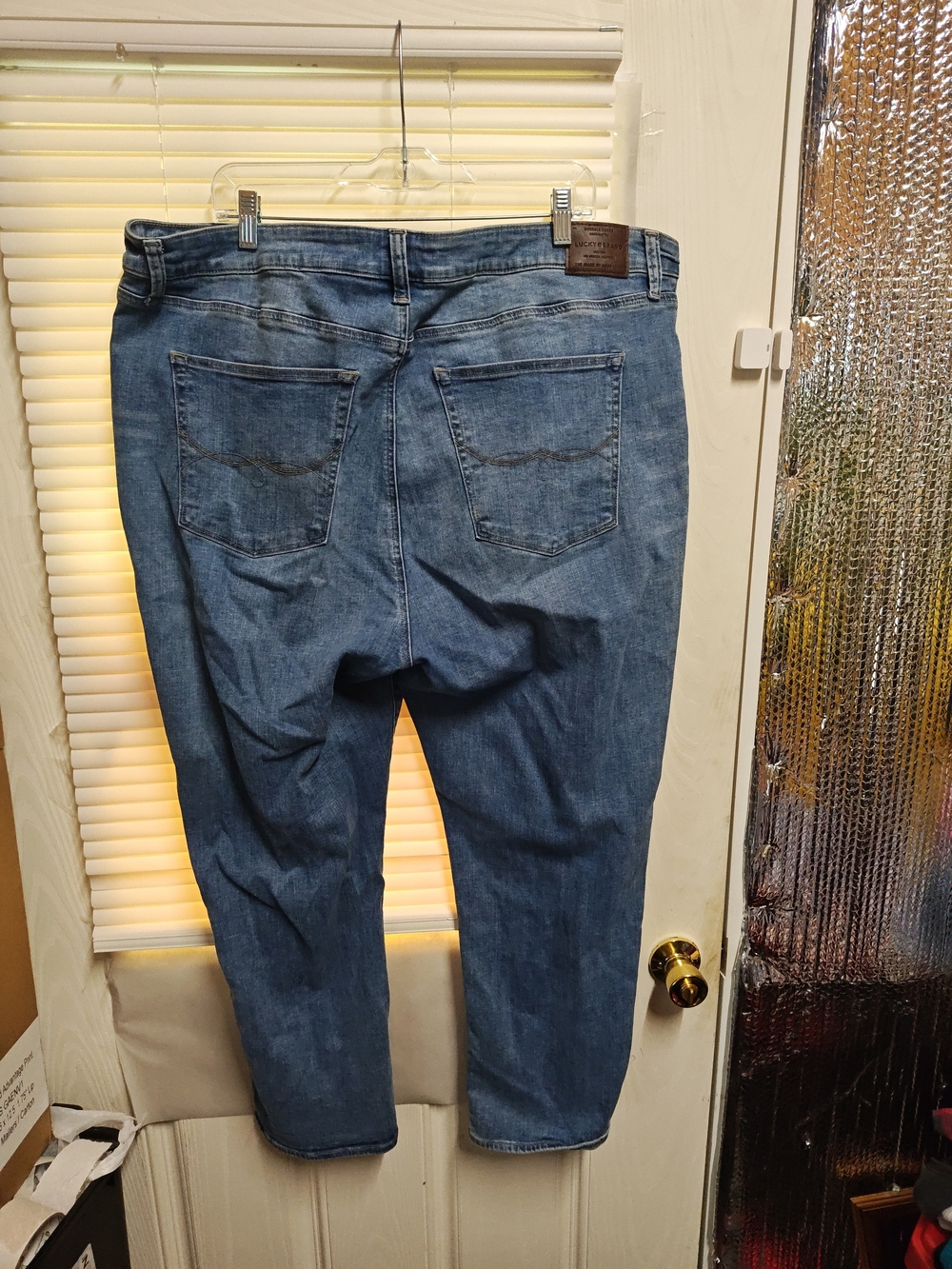 Lucky Brand Women's Emma Cropped Jeans in Medium Blue Wash - Picture 3 of 5